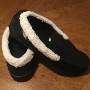 NWOT Dickies Black Corduroy Slippers with White Fleece
